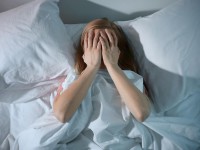 睡不着按摩三十秒入睡 失眠快速入睡的按摩方法