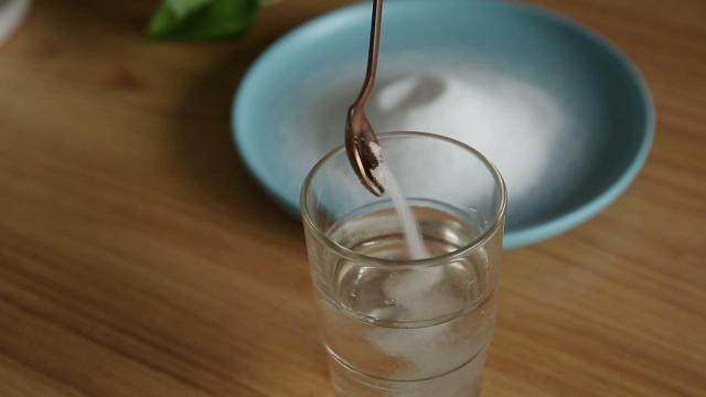 盐水漱口可以预防新型冠状病毒